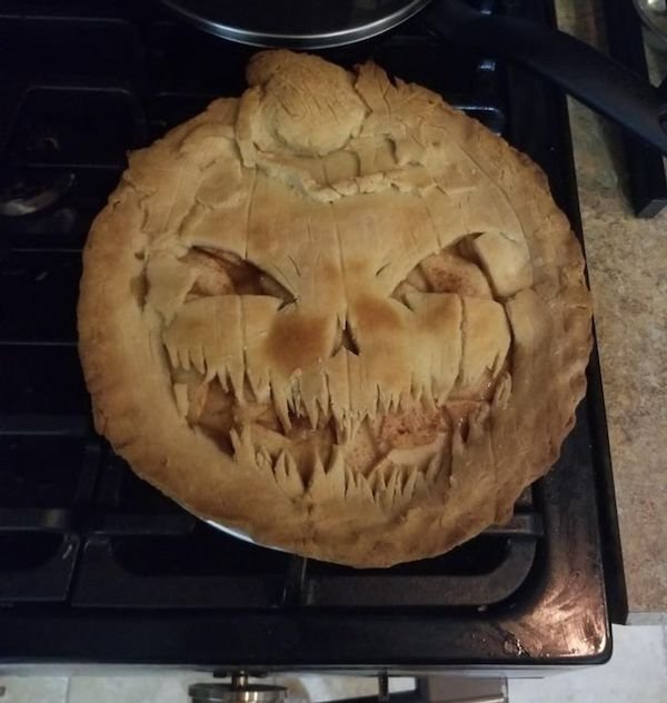 cool pictures - apple pie halloween spooky carving