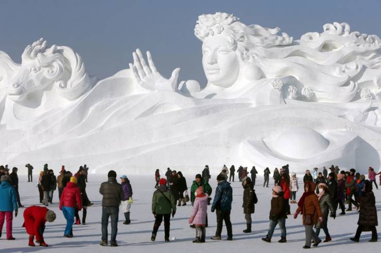 kaliningrad snow sculpture