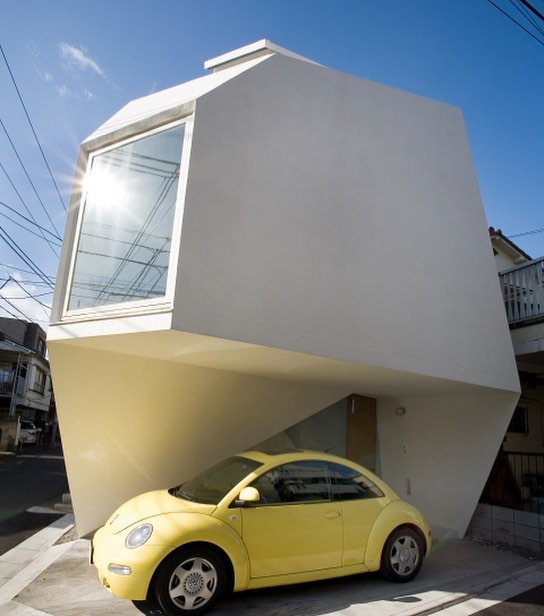 This modern compact house in Tokyo makes the best use of the available space.