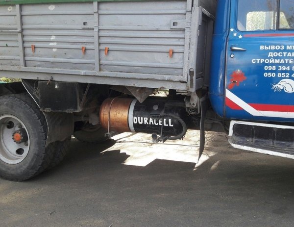 funny memes - duracell truck gas tank