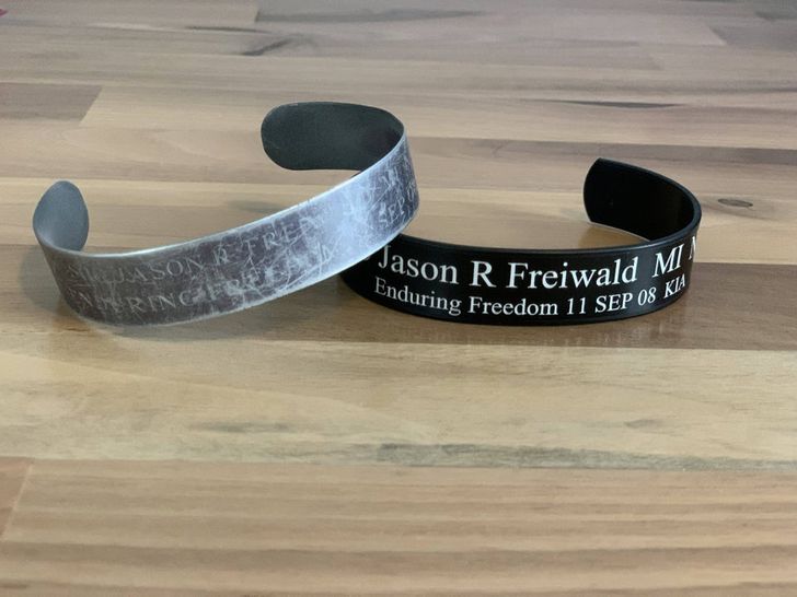 fashion accessory - Season R Trian Jason R Freiwald M Princ Free Enduring Freedom 11 Sep 08 Kia