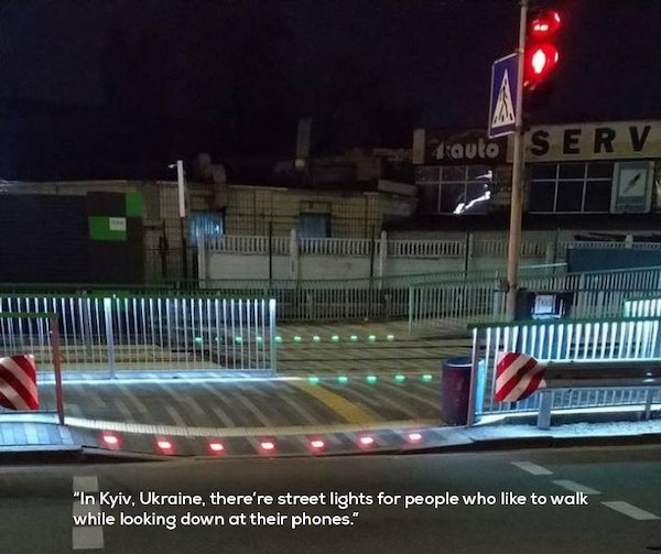 cool inventions - sport venue - dauto S Er V "In Kyiv, Ukraine, there're street lights for people who to walk while looking down at their phones."