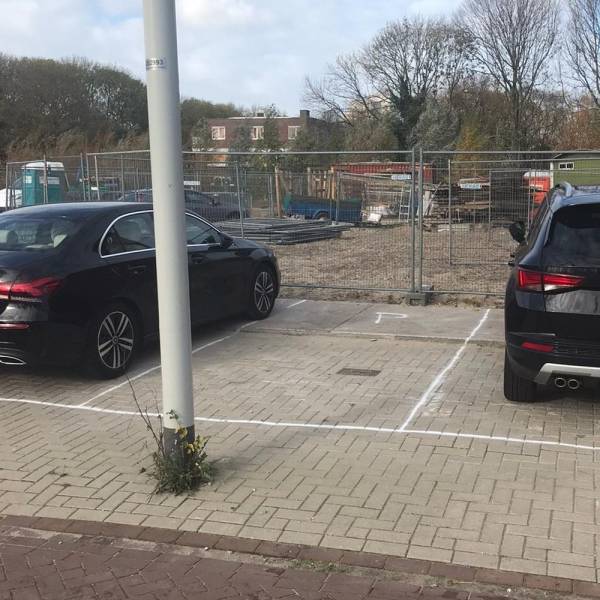 funny pics - pole blocking parking spot
