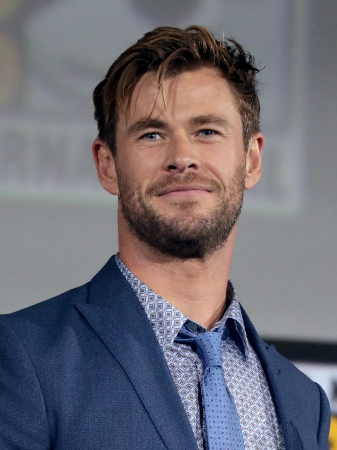 I met Chris Hemsworth when I consulted on a movie. Super nice guy.

Met Lisa Edelstein at a starbucka in SF, her smile is even more impressive in person.