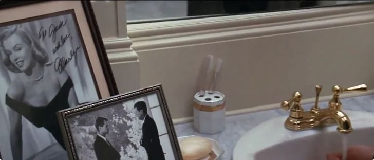forrest gump white house bathroom - 1 Jan and love Charge