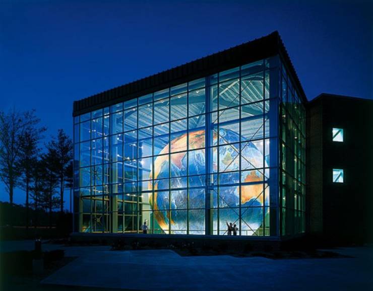 world's largest rotating globe