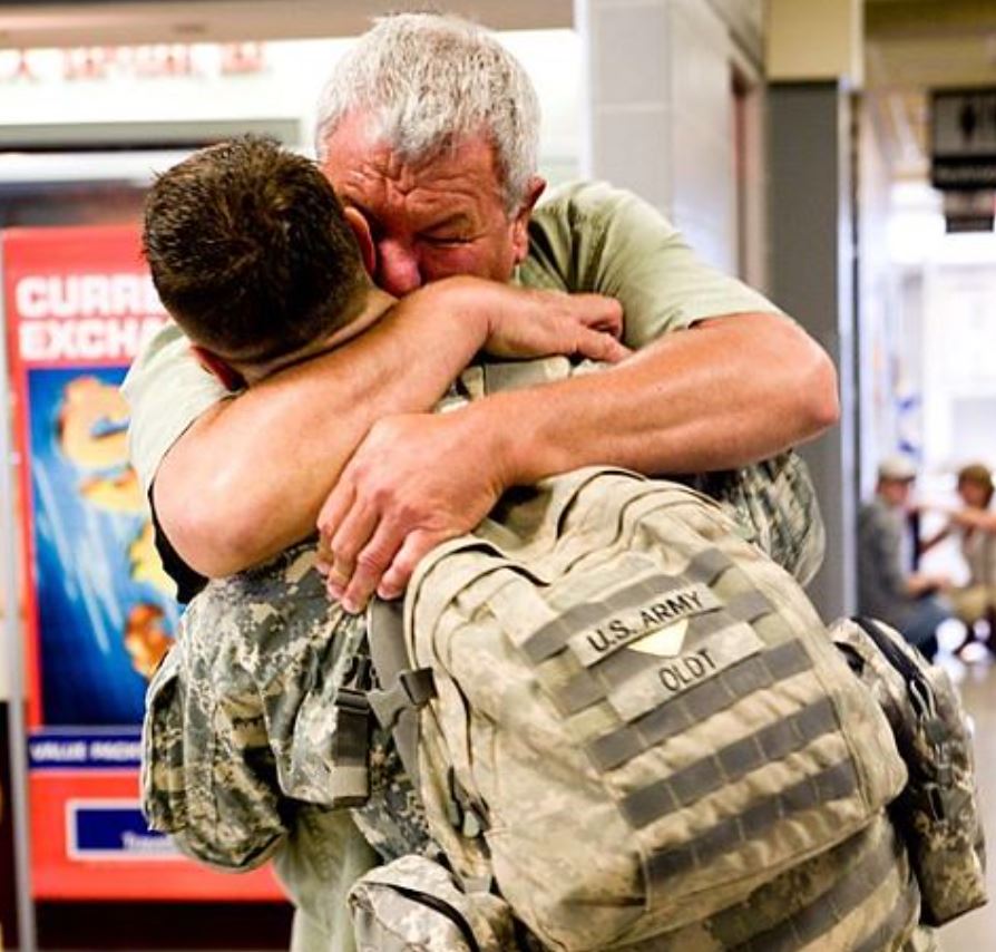 feel good pics - dad hugging soldier son