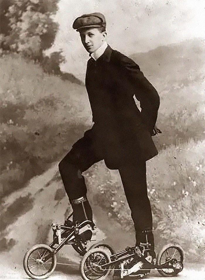 vintage roller skaters