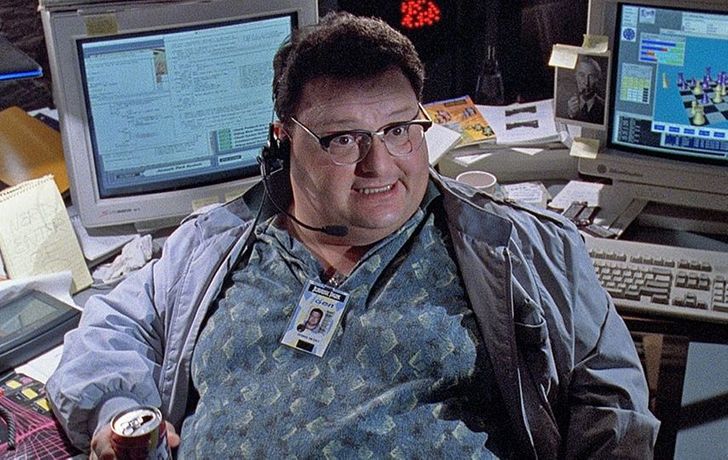 Spielberg himself called Wayne Knight’s agent to offer the actor the role of programmer Dennis Nedry. Later, Wayne revealed what exactly helped him land the part in Jurassic Park. The famous director first saw Knight in Basic Instinct and was impressed by his profound sweating in the Sharon Stone interrogation scene. When Spielberg started to film his epic, he thought that the actor’s sweaty face would look great in a sci-fi setting. As he put it to Wayne: “Instead of woman’s legs, you’ll be looking at a dinosaur!”