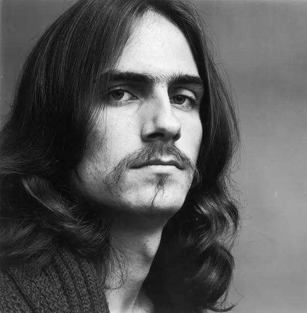 What James Taylor looked like in the beginning of his career in 1969: