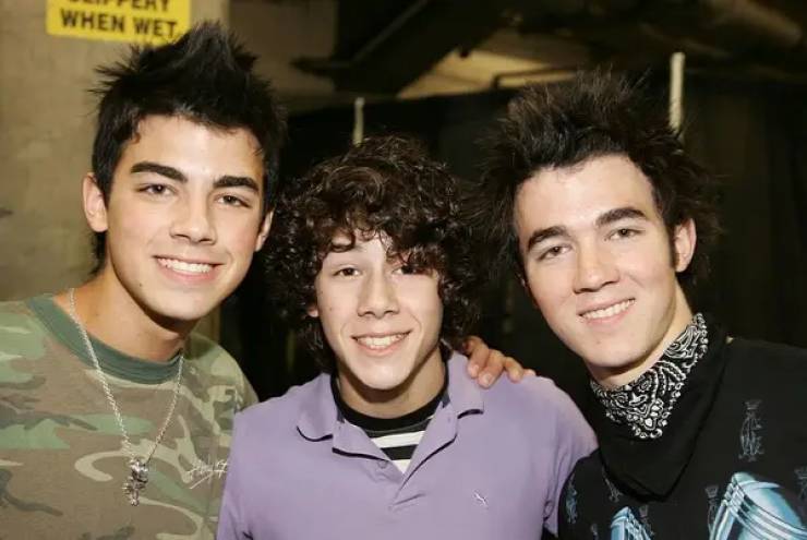 What the Jonas Brothers looked like in the beginning of their career in 2006: