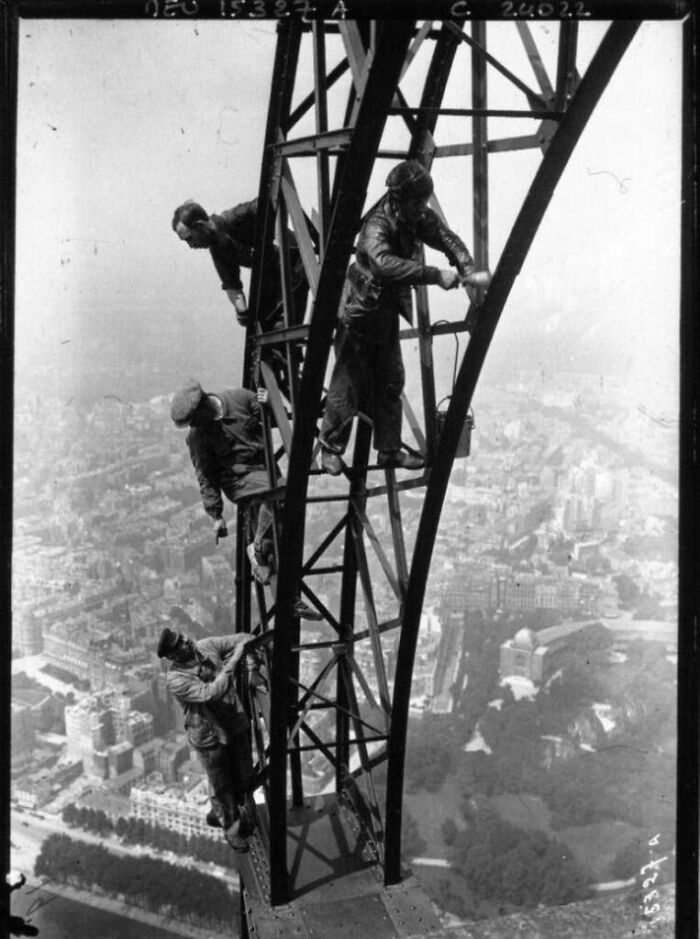 painting the eiffel tower 1932 - 2.0 2.2.