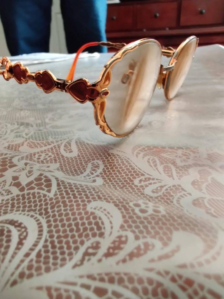 “My grandma has owned these glasses for 36 years. Turns out that they are unsolid gold with Ruby.”