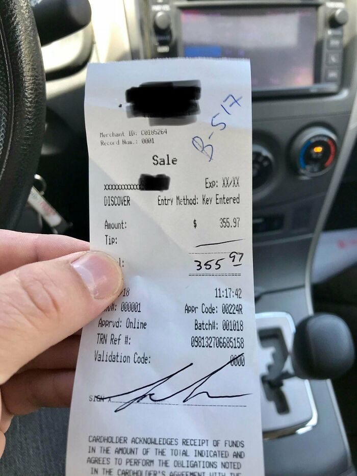 30 Trashy Tips Left By Customers.