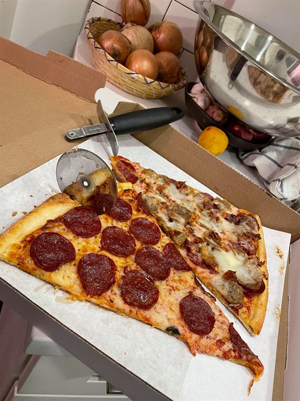 funny fail photos - pepperoni pizza broken