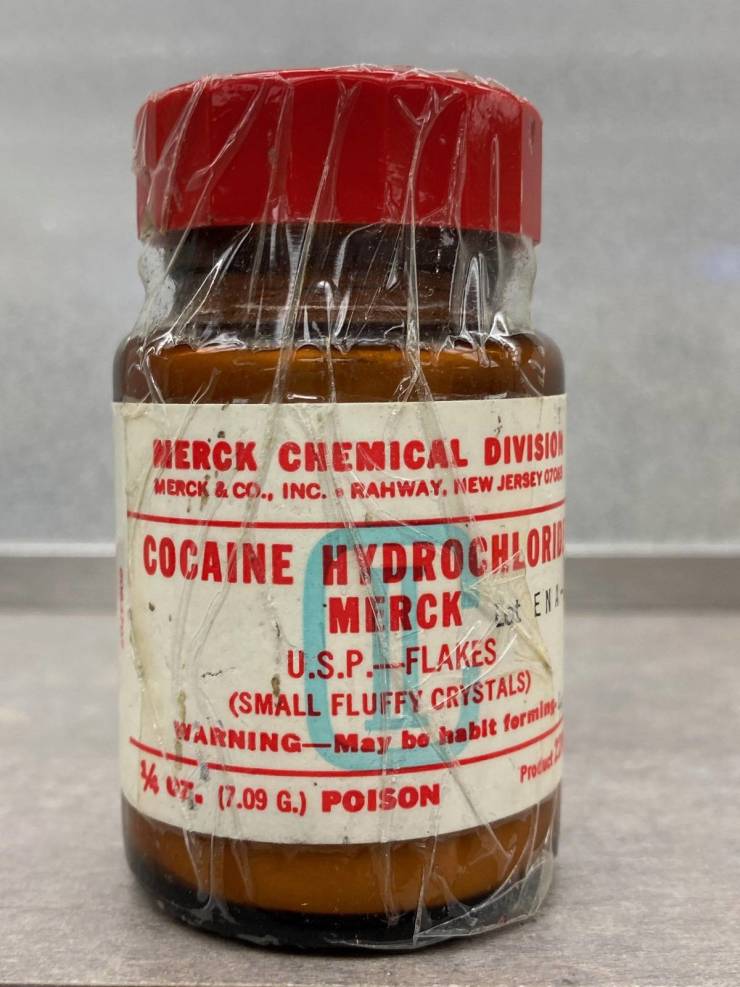 reddit cocaine pharmacy found - WarningMay be hablt forming Yut, 7.09 G. Poison Nerck Chenical Division Merck & Co., Inc. Rahway, New Jersey Oth Cocaine Hydrochlori Merck st En U.S.P... Flakes Small Fluffy Crystals