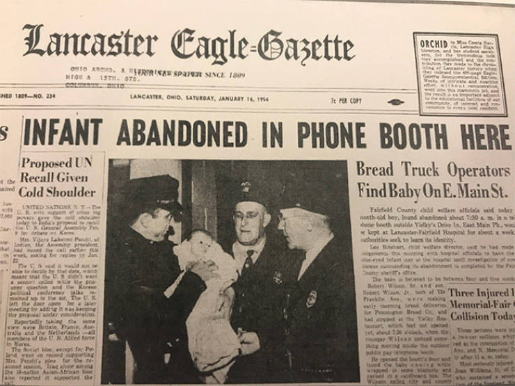 A man named Steve Dennis was adopted as a toddler, and only in his teenage years did he find out that he was abandoned in a phone booth in Lancaster, Ohio after he was born. Back in the mid-'50s, two men discovered baby Steve inside a phone booth, put in a cardboard box, with blankets wrapped around him and a milk bottle nearby. However, no one found out who did it. More than 6 decades later, Steve’s children began showing interested in their heritage, so he submitted his DNA to the Ancestry.com website. The website was able to track Steve’s cousin, and then his half-sister, who told him about his birth mother. Turns out, she was 85 years old and was living in Baltimore, Maryland. It took some time for the woman to remember the precise details, but she recalled giving birth at 18. She said Steve’s father convinced her to do it, as he promised to marry her if she did. However, soon enough, he left and his whereabouts are unknown.