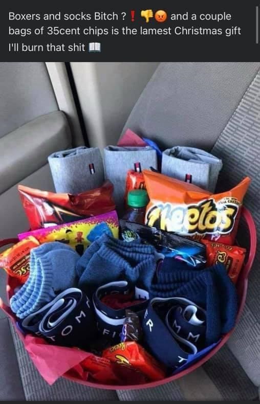 car - Boxers and socks Bitch ?! and a couple bags of 35cent chips is the lamest Christmas gift I'll burn that shit 1 Wheels es F1 sarang