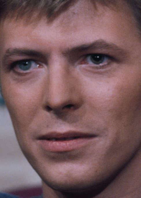 One of David Bowie's eyes was permanently dilated.