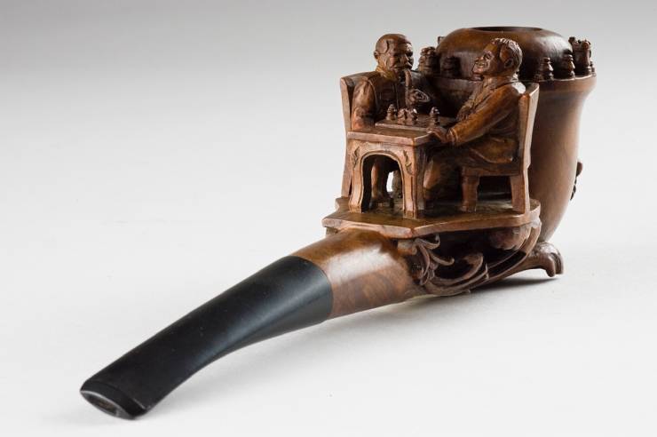“One of Stalin’s pipes, depicting him and FDR playing chess. It was given to him in 1945 by the visiting US chess team.”