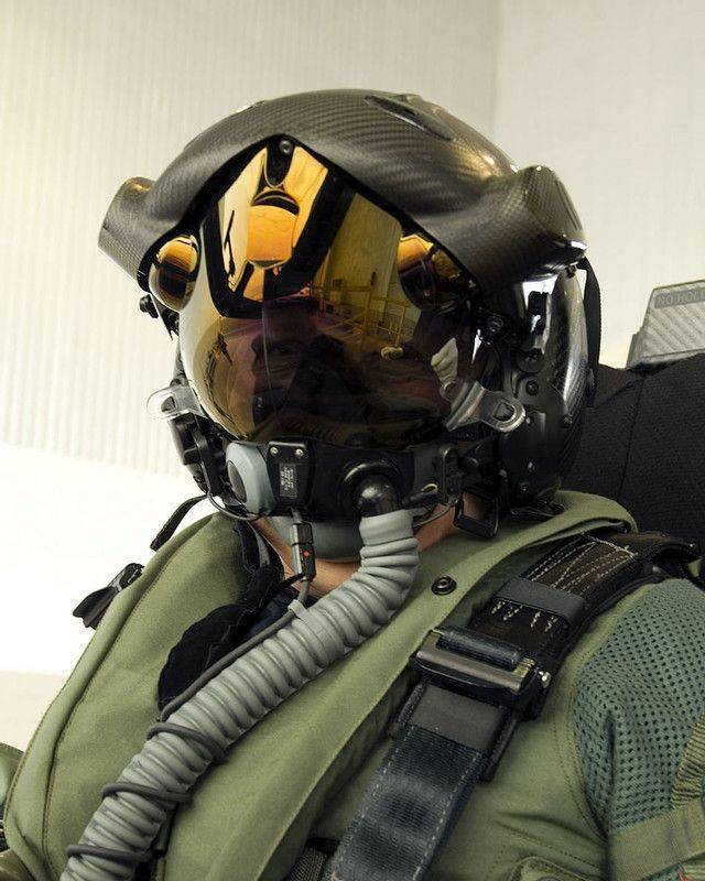 awesome things - jet fighter helmet - Du