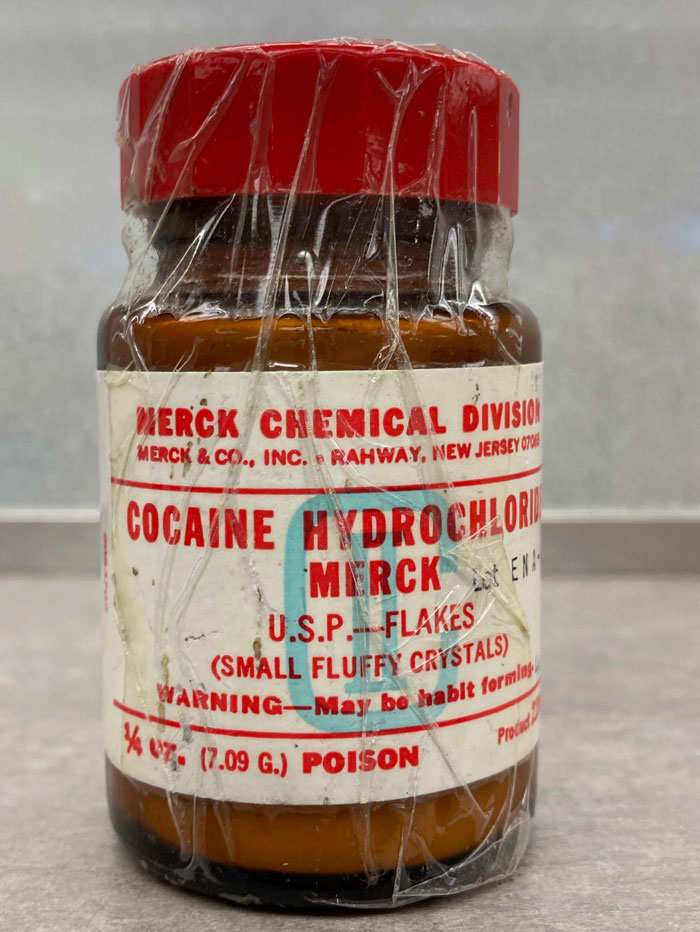 reddit cocaine pharmacy found - Merck & Co., Inc. Rahway, New Jersey 070 Ya Ut. 7.09 G. Poison Cocaine Hydrochlori Small Fluffy Crystals WarningMay be habit forming Merck Chenical Division Mercken U.S.P....Flakes