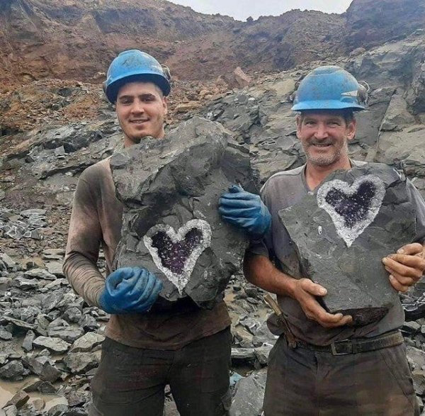 funny memes - construction workers holding heart shaped rocks