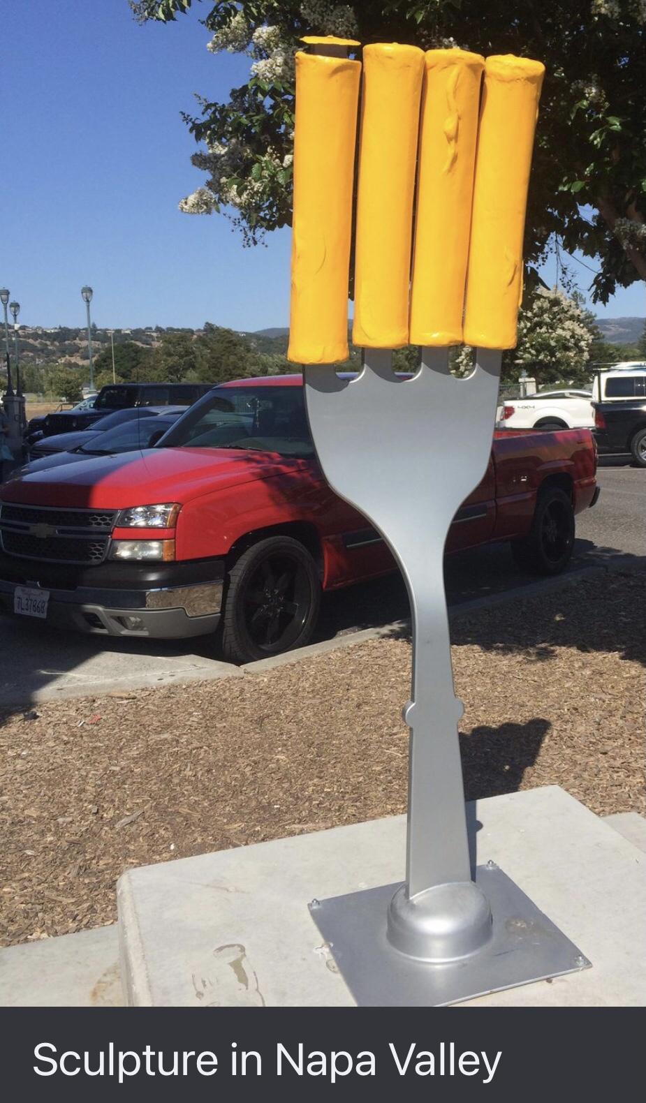 funny memes - sculpture in napa valley mac n cheese fork