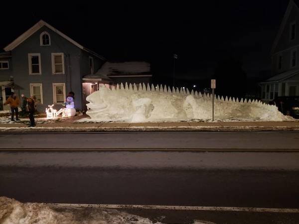 funny pictures and memes - snow dragon sculpture