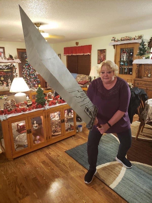 grandma with giant sword - 20