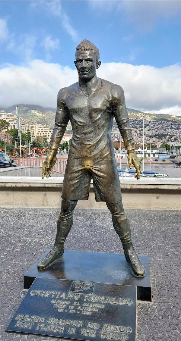 statue - Cristiano Ronaldo Mascamo Wa Madeira Bakan Madeira 03 02 1990 Melhor Jogador Do Mundo Best Player In The World