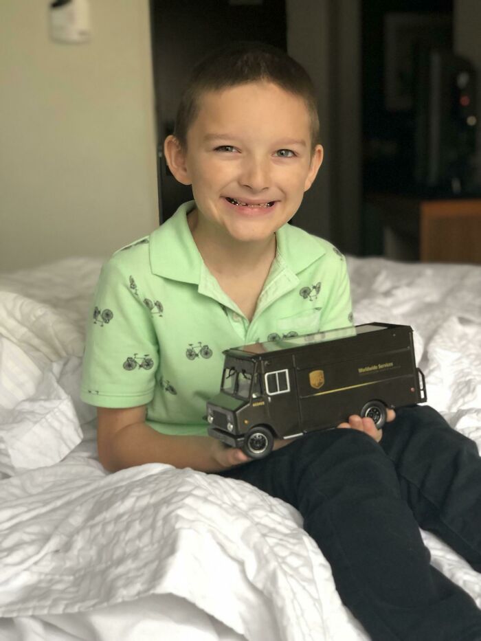 Delivery Driver Got My Son His Own UPS Truck For Christmas. My Kiddo Has Autism And Is Obsessed With Them So This Small Act Meant So Much To Him