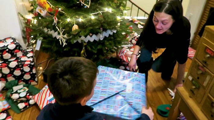 A Homeless Woman Caught Someone Stealing My Bike So I Had Her And Her Son Over For Christmas