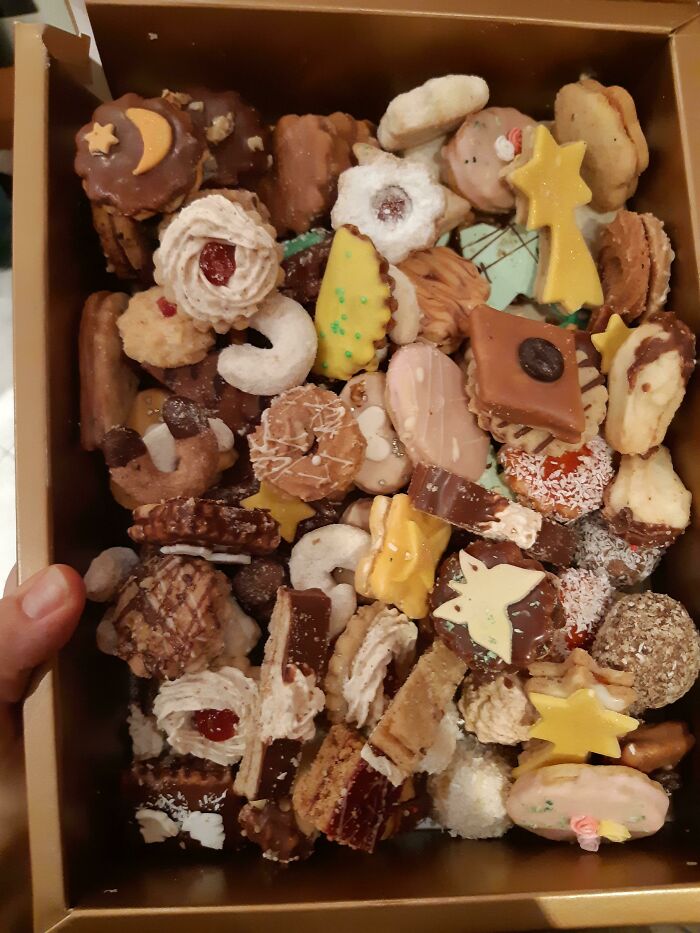 My 88 Year Old Grandma Donates The Majority Of Cookies Baked By Her To The Christmas Market From The Local Disability Home Each Year