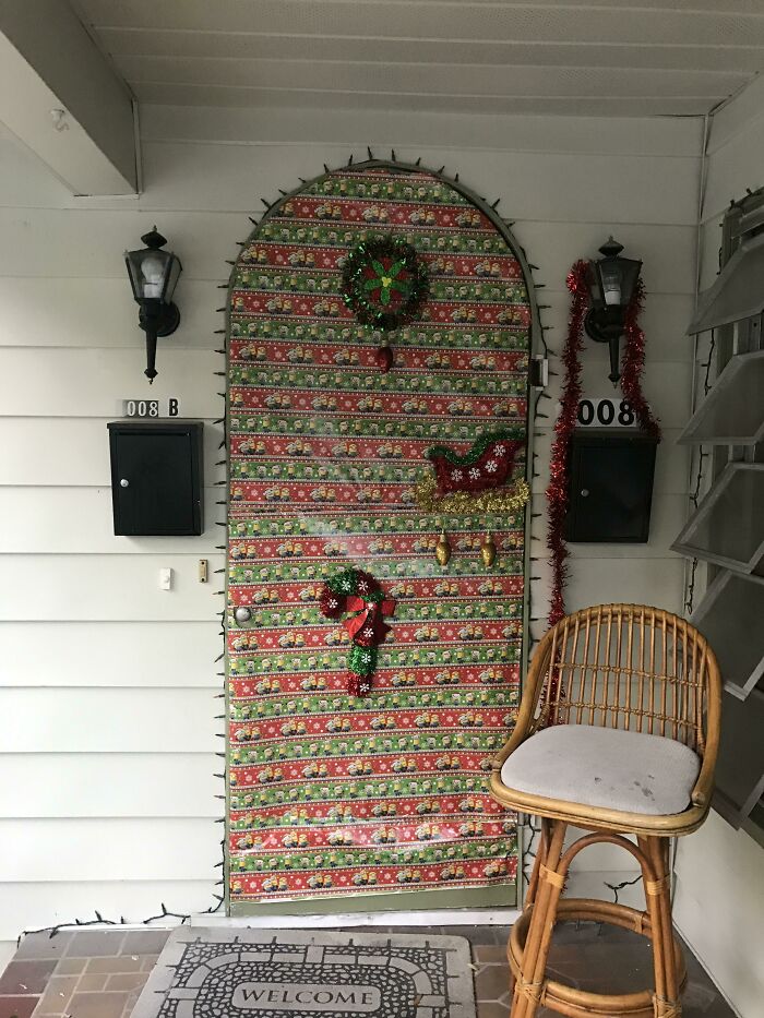 I Live In The Hood. Got A Text From The Elderly Lady Downstairs Asking If She Could Decorate My Door For Christmas. Came Home To This. Not Even Mad