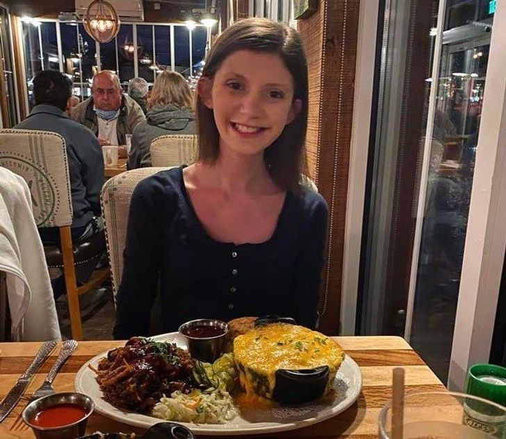 “For 8 years, I have been struggling with anorexia. I finally conquered my fear of restaurants.”