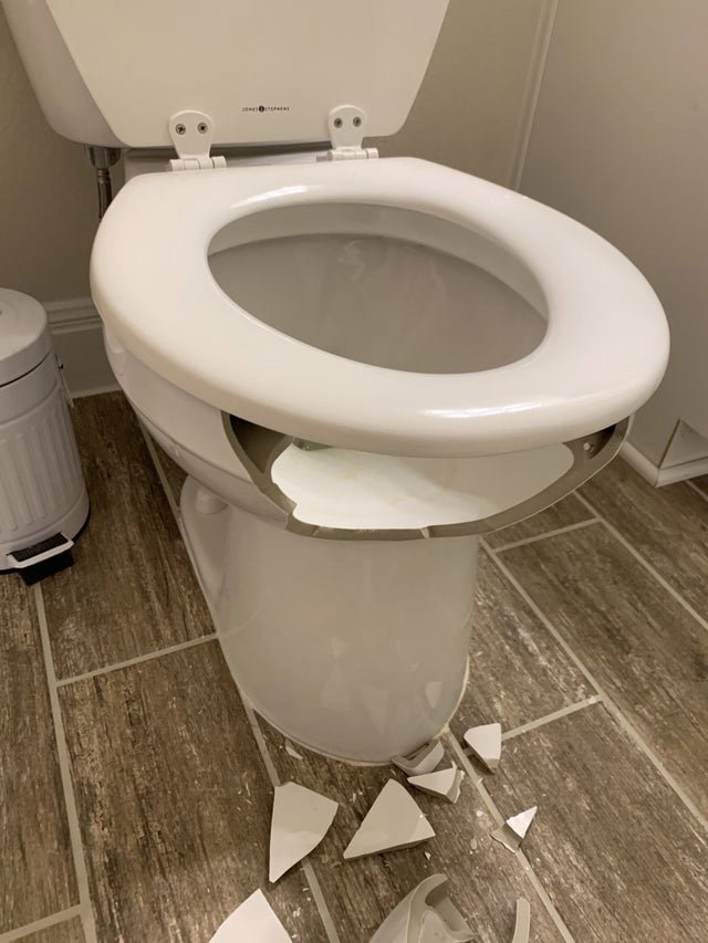 funny memes - broken toilet seat