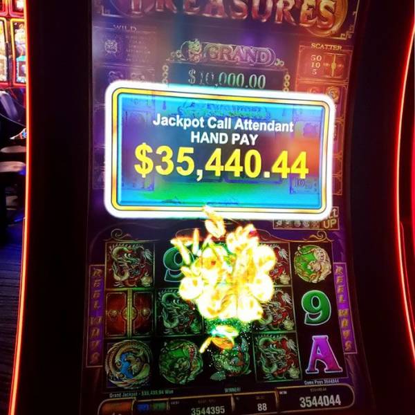 slot machine - Sd Grand... $10,000.00 Scatter 50 10 5 ood Jackpot Call Attendant Hand Pay $35,440.44 A Sup 9 A 3544044 3544395 88