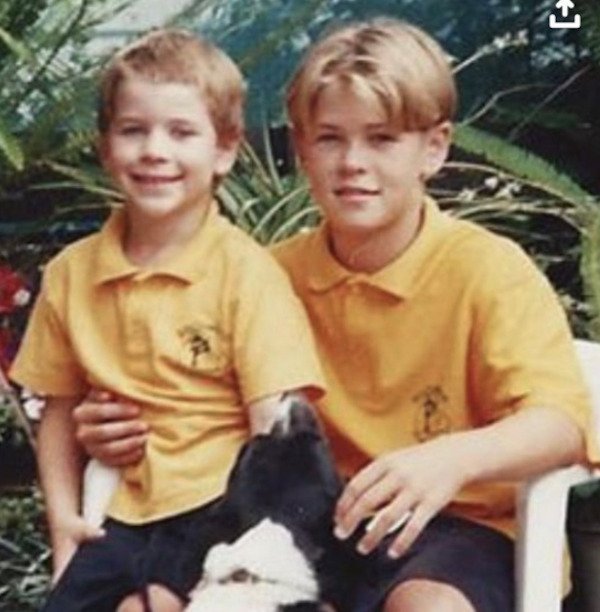 Liam Hemsworth and Chris Hemsworth in the ’90s.