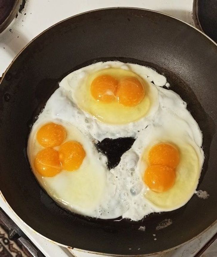 “It was supposed to be 3 fried eggs. They are 3, but they have 7 yolks in them.”