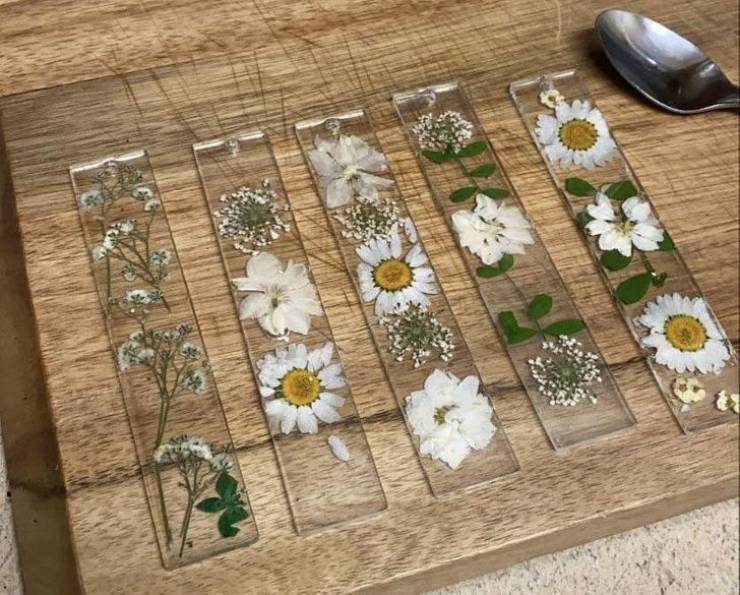 cool things creative people made - flowers in epoxy