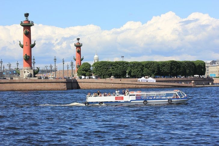 the story of the rostral columns in Saint Petersburg that could only be visited once. In the late 1980s, the columns were open to the public, so people liked to climb them at night. But there was one small peculiarity: the stairs were not illuminated, and since they were very narrow, you had to press your back against the wall to climb them. Flows of people went down and up toward each other. There were no phones, so we lit up the way with a lighter. The top view was gorgeous. But it was a total disaster during graduations and proms — the staircases turned into a public toilet. It’s good that the doors were closed once and for all.