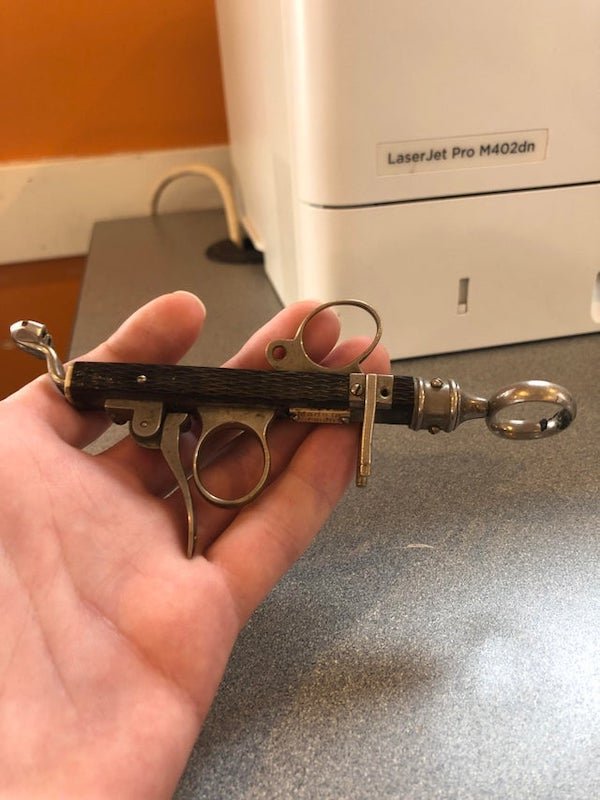 Reminds me a bit of an old tattoo gun but the dual ‘needle holders’ make me think not. Any ideas?

A: Ok, finally found it. Been looking at tonsil guillotines because they seemed close’ish, but it is a Beck-Schneck tonsil snare.