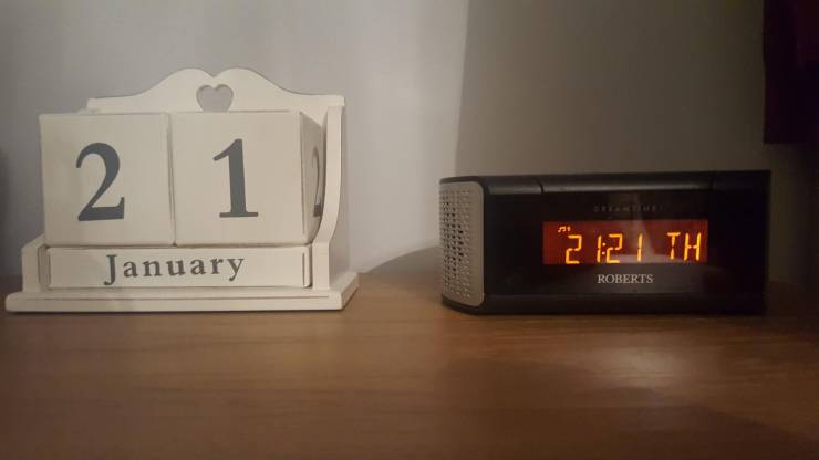 cool pics - clock and calendar displaying january 21st 2021