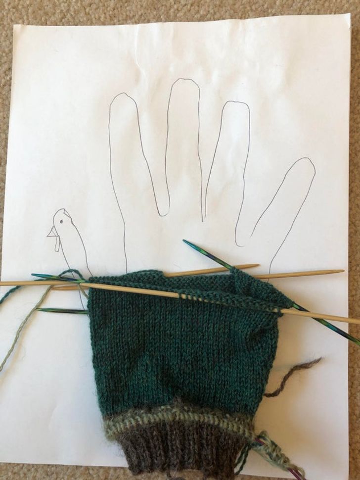 funny relationship pics - girlfriend knitting gloves for her boyfriend