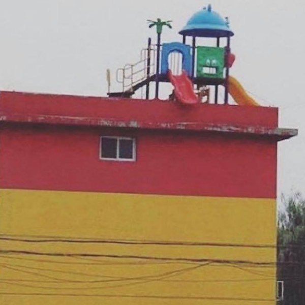 funny pics - design mistakes funny - playground on top of a building dangerous