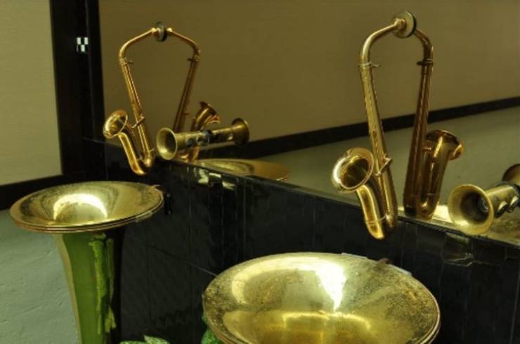 “Walked into a restaurant bathroom and found this saxophone sink.”