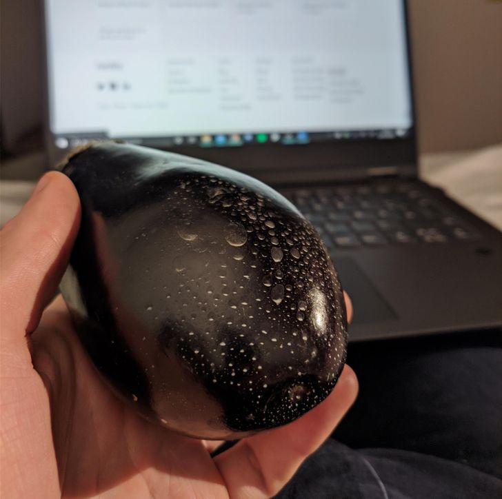 No, it isn’t a desktop mouse with water drops on it, it’s a dirty eggplant with dried drops.