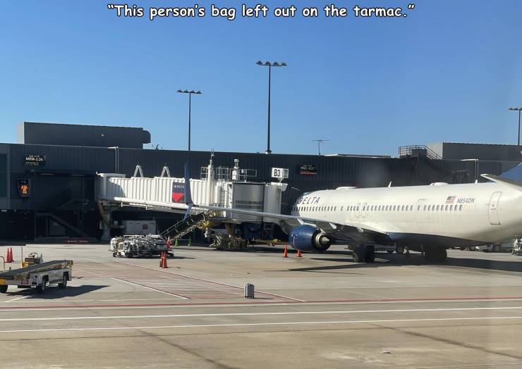 airline - "This person's bag left out on the tarmac." Mim B3 Delta M40 Iii