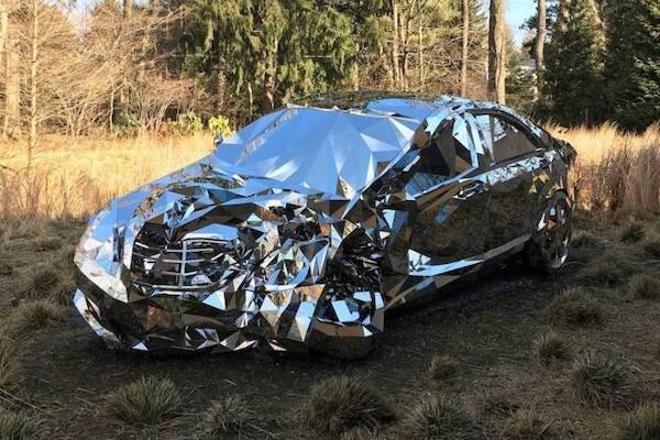 funny pics - fancy wrecked car that also looks like it's not wrecked